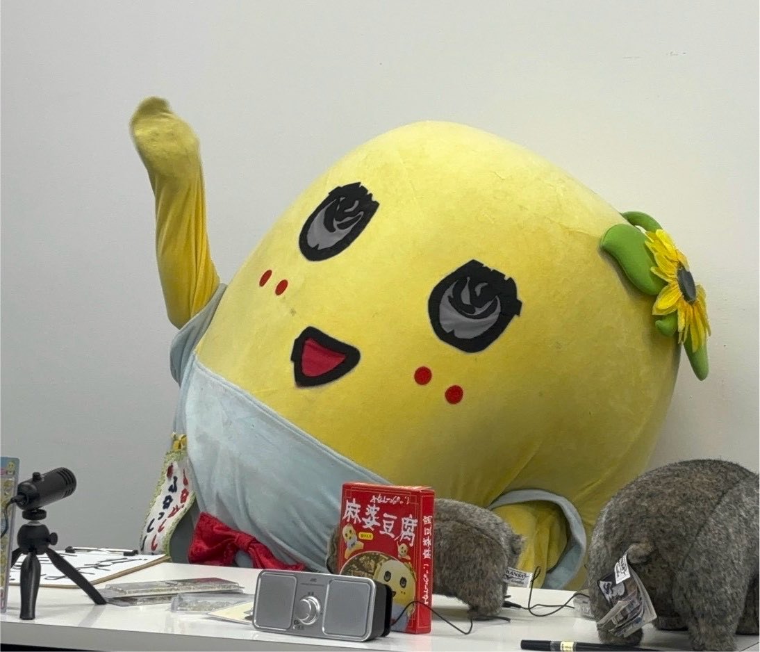 funassyi's tweet photo. みんなー今日も一日お疲れ様なっしー♪
ヾ(。゜▽゜)ノ夏は辛いものが食べたくなるなっしなー♪麻婆豆腐はどうなっしー♪
花椒入ったピリッとする奴が好きなっしー♪

明日も元気に過ごせます様に梨汁ブシャー:＊
もやまーぼー https://t.co/9cBwxqN8Ut