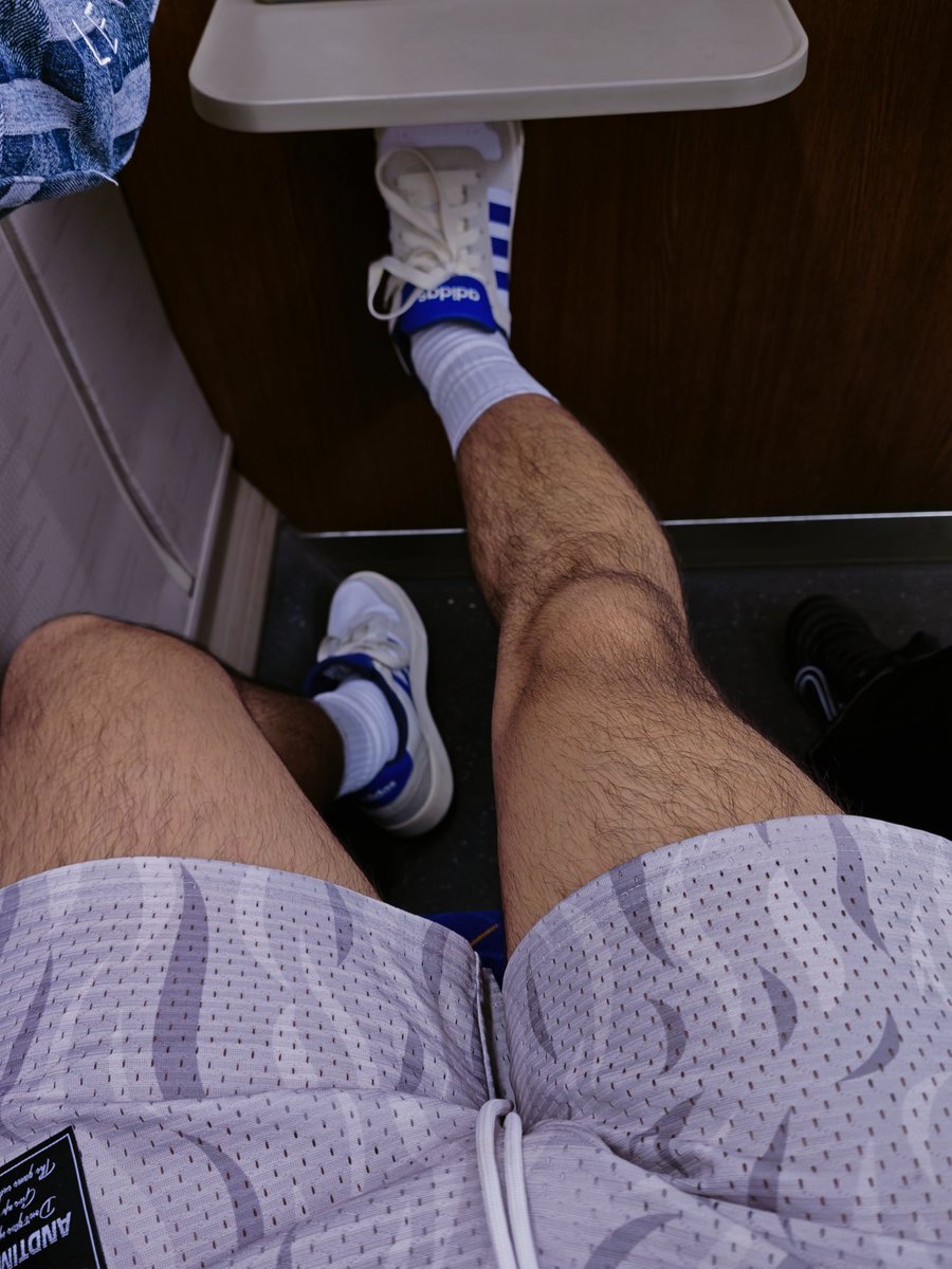 sbx11233's tweet photo. 第二弹🧦🦵 https://t.co/zHOMhX0VK9