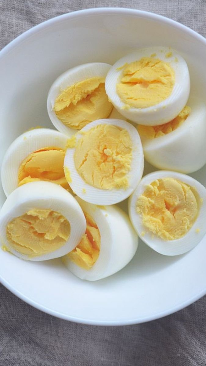 healthtalkHQ_'s tweet photo. 12 Brain-Boosting Foods for Better Memory:

1. Fatty Fish – Rich in omega-3s that support memory and brain function.

2. Blueberries – Packed with antioxidants that help protect brain cells.

3. Turmeric – Contains curcumin, which supports memory and cognitive health.

4. Broccoli – High in vitamin K and antioxidants that promote brain health.

5. Pumpkin Seeds – Provide zinc and magnesium for healthy brain function.

6. Dark Chocolate – Flavonoids may improve focus and mental performance.

7. Nuts – Rich in vitamin E and healthy fats that support brain aging.

8. Oranges – Excellent source of vitamin C to help protect brain cells.

9. Eggs – High in choline, an essential nutrient for memory and learning.

10. Green Tea – L-theanine and caffeine help improve alertness and focus.

11. Avocados – Healthy fats support blood flow to the brain.

12. Whole Grains – Provide steady energy to keep your brain fueled.