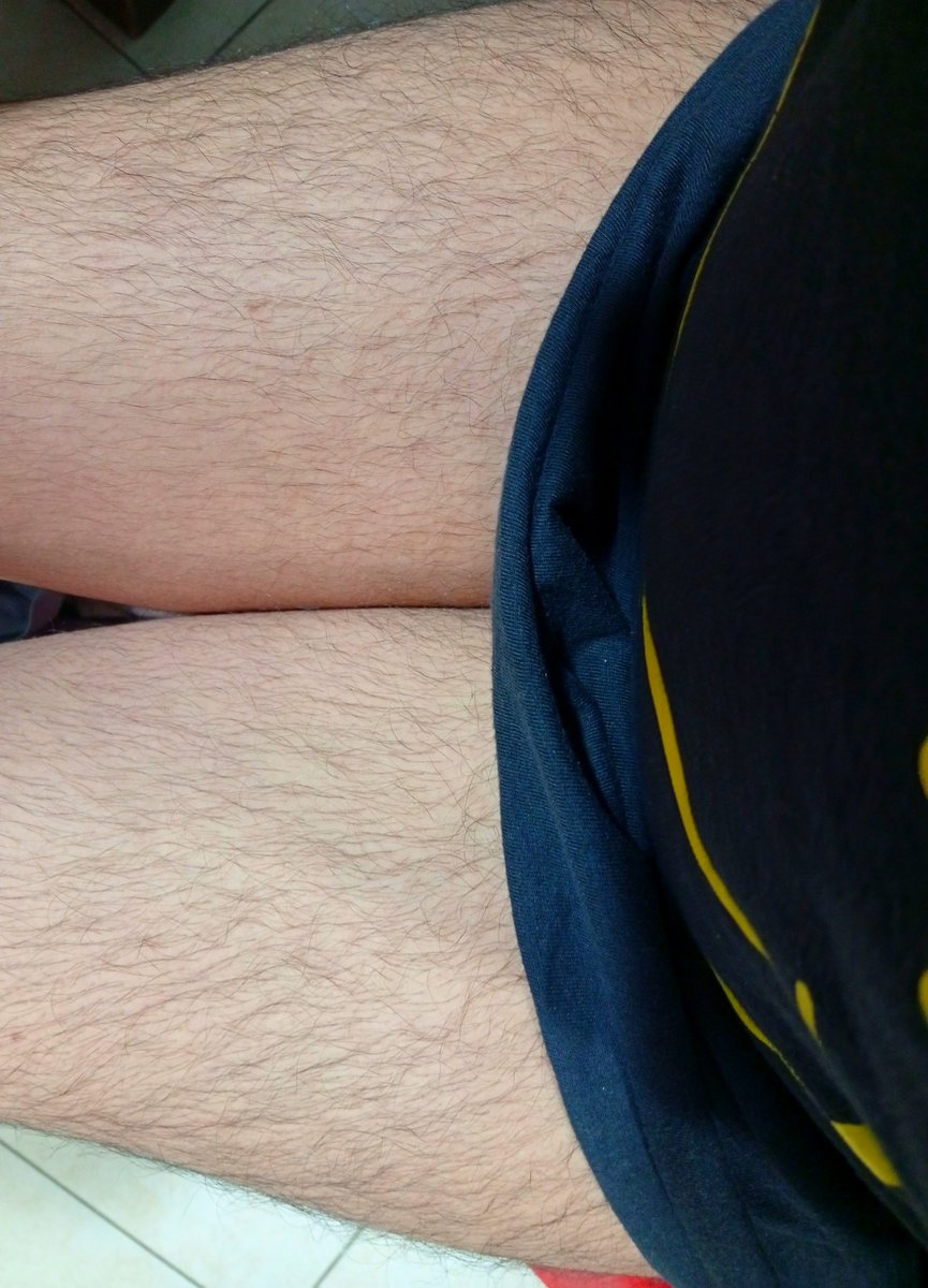 ZRimuru0's tweet photo. Algún día seré el femboy de alguien #femboyespañol #femboy #nsfwtwtًً #muslos #argentina https://t.co/cfMKG97wIg