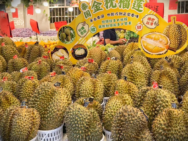 XHIndonesia's tweet photo. Saat durian Asia Tenggara memasuki musim penjualan puncaknya, durian-durian segar dari kawasan tersebut diangkut ke China melalui Lancang-Mekong Express, layanan angkutan kargo rantai dingin internasional yang beroperasi di Jalur Kereta China-Laos https://t.co/KHGgLa5jDf https://t.co/TbuODvzRc1