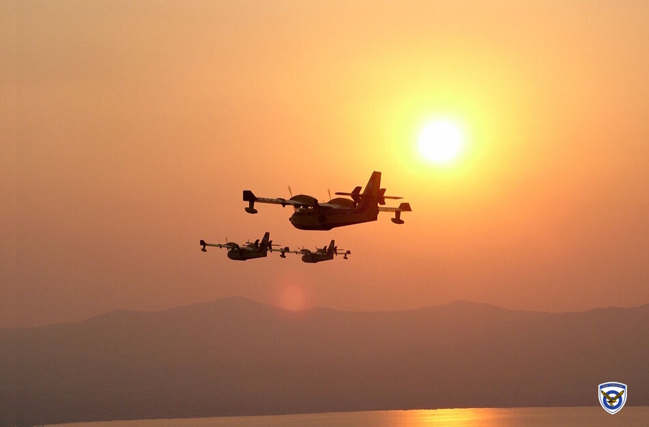 HAFspokesperson's tweet photo. Είμαστε Παντού! 🛩️
#ΠολεμικήΑεροπορία #HAF #CL415 https://t.co/wj0GRSAuyf