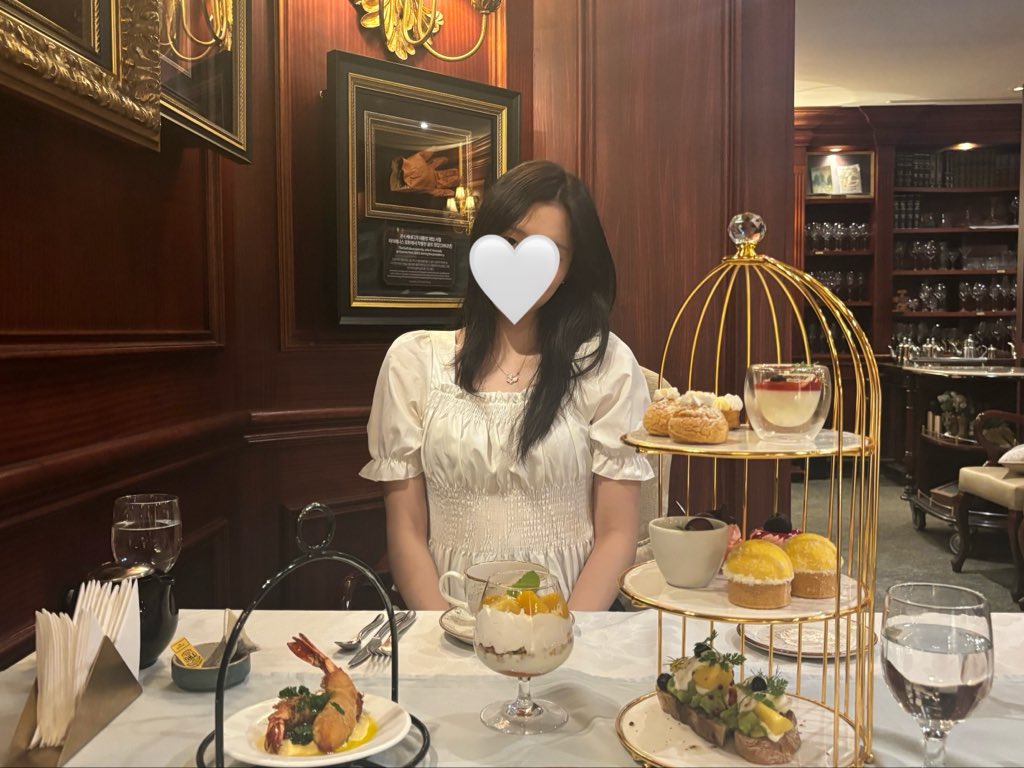 beryllims's tweet photo. 오랜만에 동생 데리고 애프터눈티 먹으러 갔던 날‥ https://t.co/1ciZjqgwls