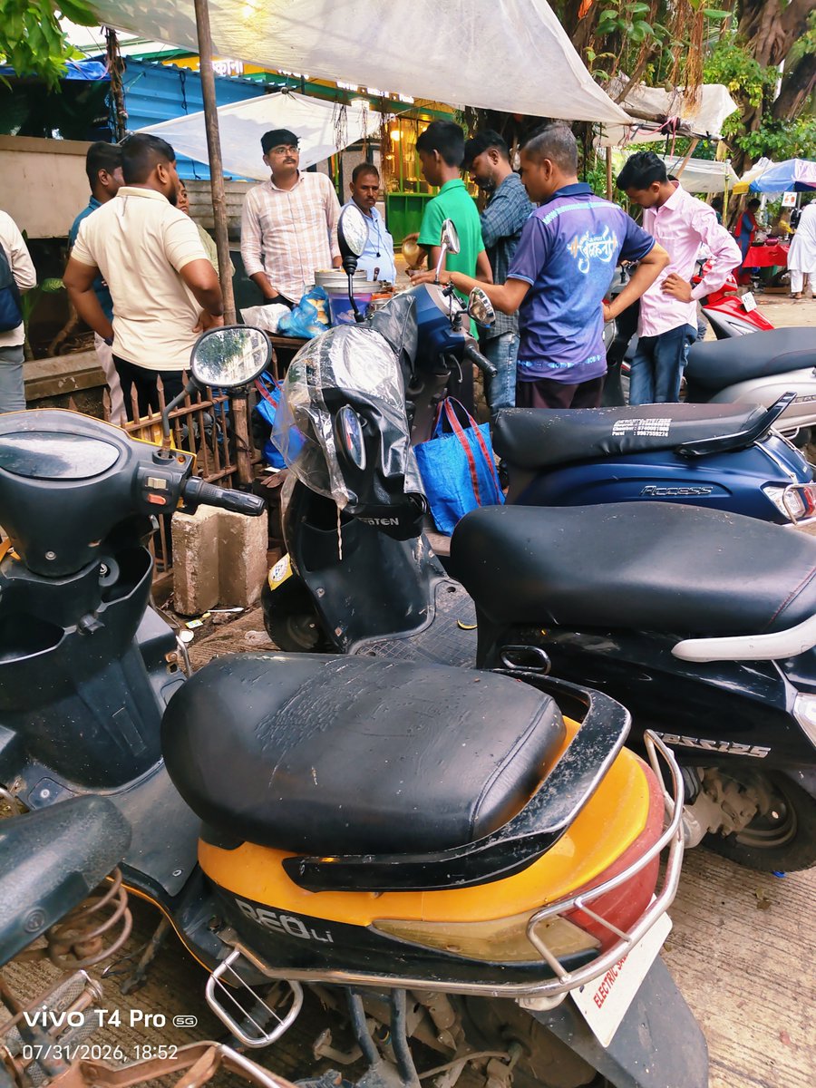 Bird311Angry's tweet photo. Day 3. No action on unhygienic food stalls. Raheja chambers Nariman point @mybmc @fssaiindia @Dev_Fadnavis @Tukaram_IndIAS Any reason why previous 2 grievances not closed yet. What are you waiting. Disappointed https://t.co/gRA0fHXZBc