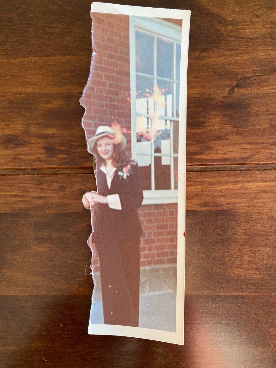 Cheryllmg1's tweet photo. @MissLauraMarcus 1st marriage at 18. My mother hated him and cut him out of the picture 🤣 I https://t.co/NgXnUTbfKU
