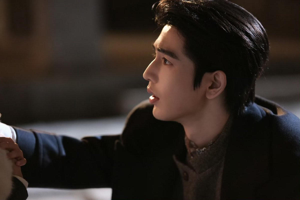ZhangLinghe_TH's tweet photo. [🎬]  31/7/26 สตูดิโอของเฮ่อเฮ่อโพสต์ ⬇️

「โรงภาพยนต์เฮ่อ」🎥

อดีตถูกพับเก็บไว้เป็นอีกหน้าหนึ่งของเรื่องราว เส้นทางบทใหม่เริ่มผลิยอดแห่งความหวัง หากไม่ทำลายกรอบเดิม ก็ไม่มีวันได้ถือกำเนิดใหม่

เรื่องราวบทใหม่ของ 'มู่หรงชิงอี้' รับบทโดย "จางหลิงเฮ่อ" กำลังโบยบินออกจากดักแด้อย่างงดงามแล้ว

#จางหลิงเฮ่อ #Zhanglinghe 
#Overdo #这一秒过火
#หากวินาทีนั้นไม่พบเธอ #รักเกินแค้น