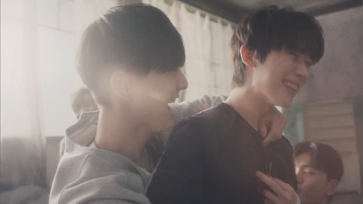 wywanny's tweet photo. พวกฮุนซอนยางยิ้มทำไมครับ https://t.co/qW8sjocy8q