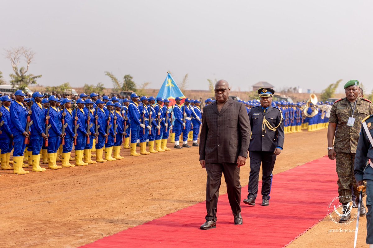 LitsaniChoukran's tweet photo. Kanyama Kasese est la preuve vivante que, lorsqu’on donne des moyens à des femmes et des hommes de valeur, le Congo se relève. Cet endroit, fondé par Mzee Laurent-Désiré Kabila, retrouve aujourd’hui sa vocation et sa grandeur. 

Il y a là un paradoxe que l’histoire retiendra. Comme dans la résistance à l’agression rwandaise, le Président Félix Tshisekedi devient, peut-être sans même le rechercher, le principal héritier du combat de Mzee. Je doute que même le Général Kalume puisse me contredire sur ce point.

Et il y a, au fond, une leçon aussi douloureuse qu’implacable : malheur au fils dont les autres incarnent avec plus de fidélité la vision de leur propre père. L’histoire est parfois d’une cruauté que les discours ne parviennent jamais à masquer.