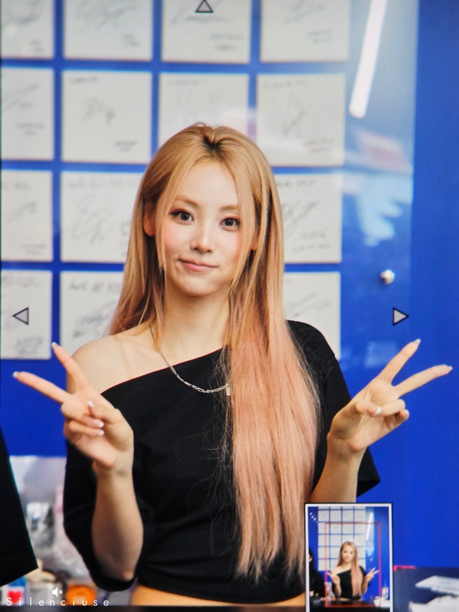 Silenciuse's tweet photo. 260731 ARTMS hello82 Employee of the Day in NYC
#ARTMS #아르테미스 #JinSoul #진솔 https://t.co/DDCaVvjJna
