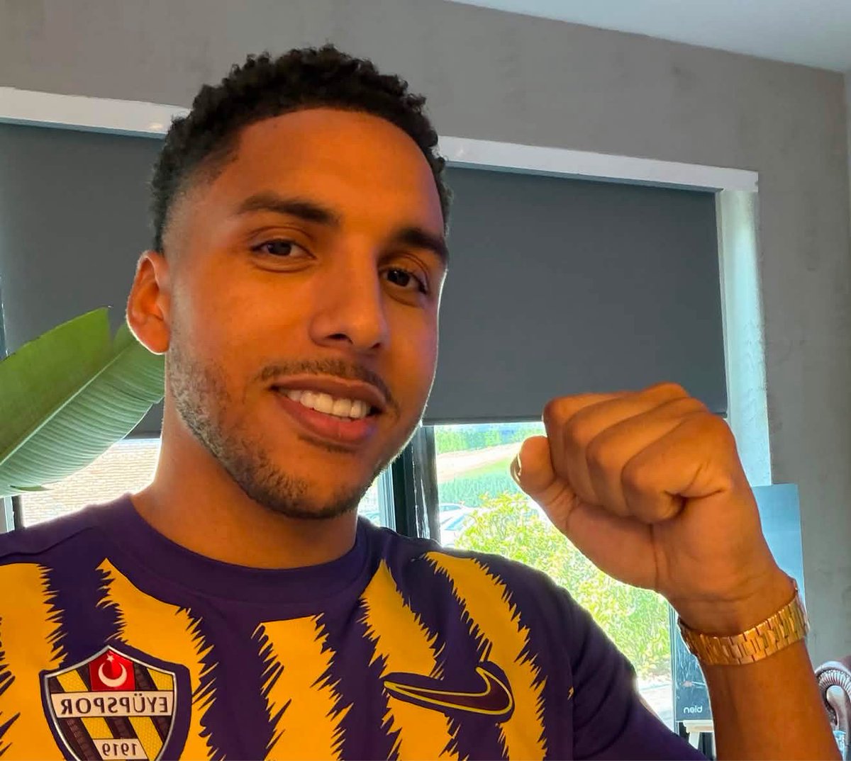 FabrizioRomano's tweet photo. 🚨🇹🇷 Abdellahmid Sabiri has signed for Eyüpspor in Turkyie after chapter closed at Fiorentina.

Two year contract completed. 🇲🇦 https://t.co/IUqOlQG0Lj