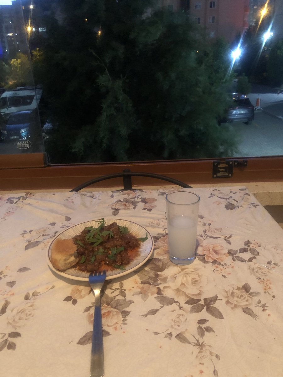 BeyDobraaa's tweet photo. 'Hayatımıza kadınlar giriyor, erkekler giriyor. 
Bir tür umumi helayız; içimize sıçıp gidiyorlar. 
Hatıralarımız yüzünden pis kokuyoruz…!” https://t.co/9rnPy2ekdc