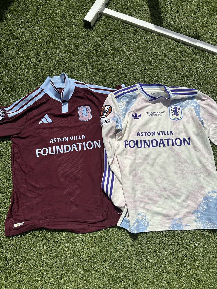 TheVillaHome's tweet photo. Got these coming from @NathanDrozario1 

Cannot wait! He’s bought a book, I’ve bought a couple of shirt alterations/modifications in return!

These look absolutely superb! So many talented shirt ‘fixers’ out there who do such a great job with shirts, and sometimes not just Villa shirts!

Honestly though, chuffed with how these have come out!! 🙌🏼💜👕

A link to the 📚- https://t.co/ks3fz2u5w1