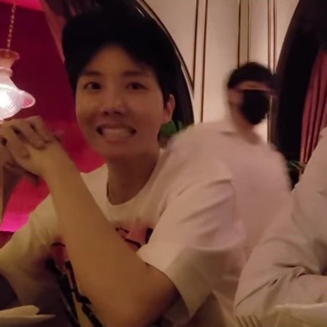 Koko908___'s tweet photo. Y el stream, eh? 
Volvamos a poner a j-hope al top 3 del total diario de stream en Sp https://t.co/KlFvPv2oJj