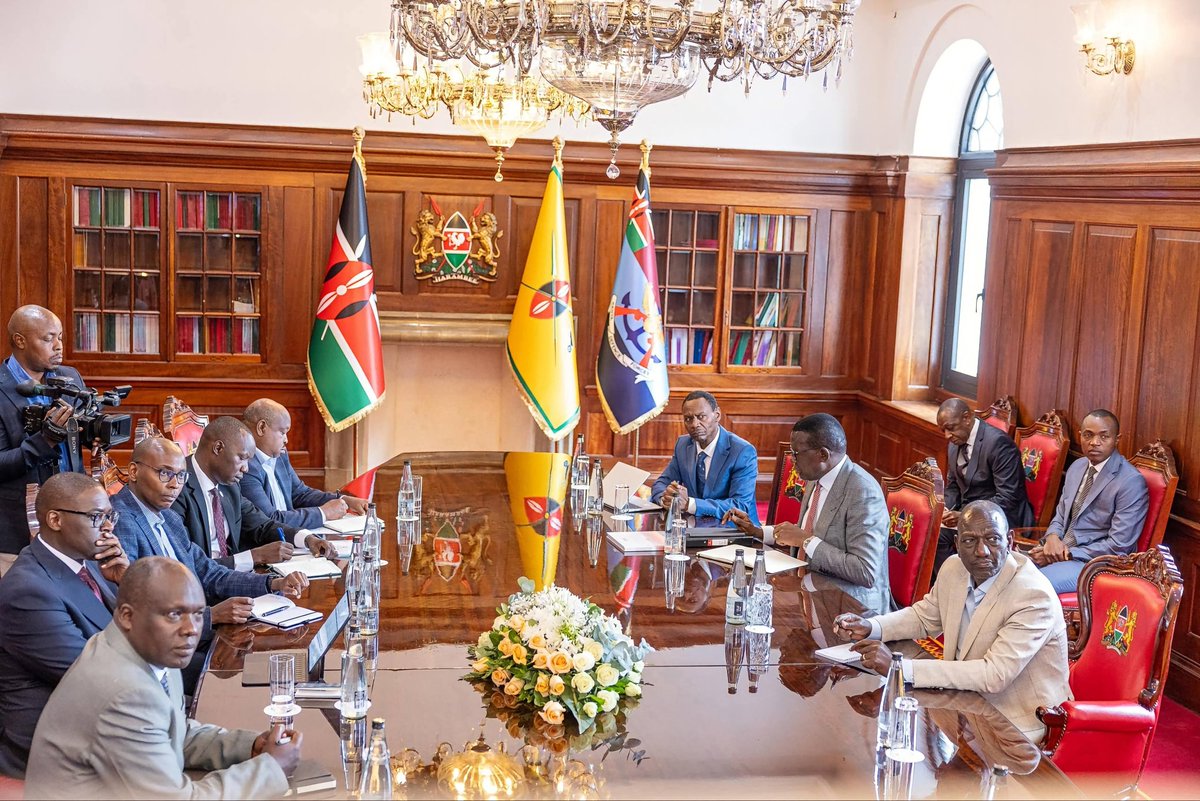 omwansaMomwansa's tweet photo. After yesterday's address, today My Dad was planning for the Nairobi Metropolitan Mass Rapid Transport system https://t.co/xUomRbRpkb