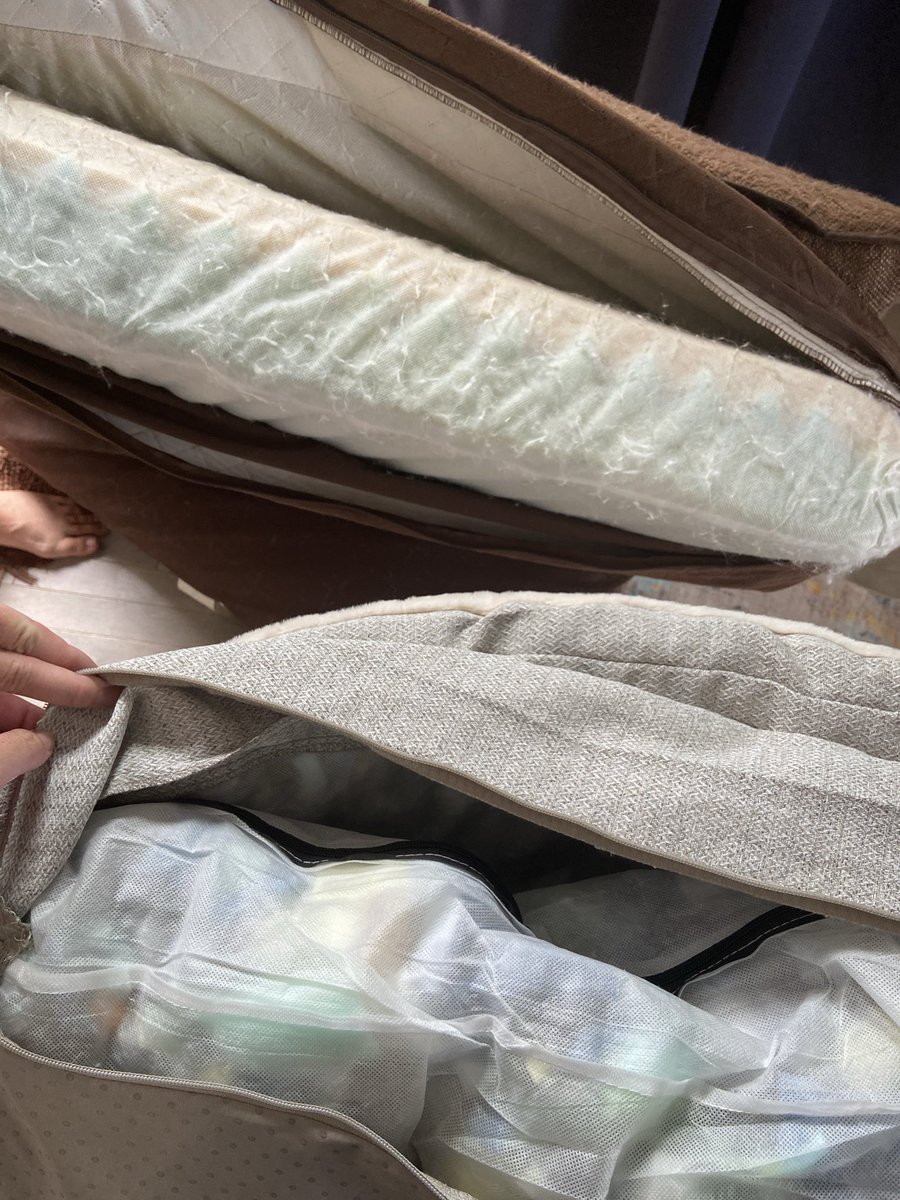 apsportfan's tweet photo. Don’t be fooled- it’s not the same bed. Bottom = 2026 and filled with bits &amp; peices where as top (2016) is actually memory foam mattress. @costcocanada  @Costco #cheapingout def not worth $50! https://t.co/KEJOvzrraQ