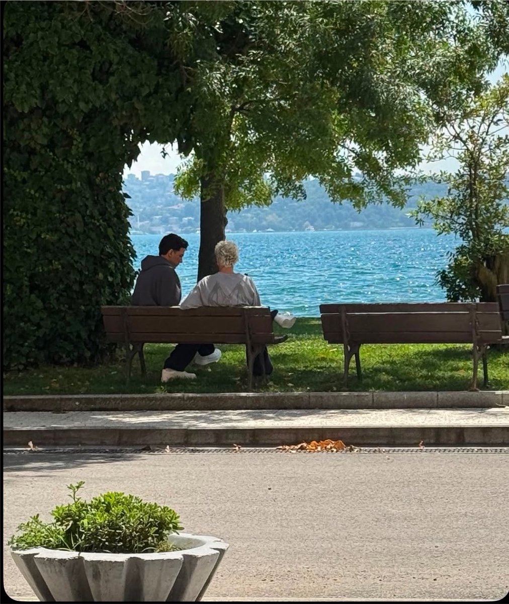 glowwstn's tweet photo. bu ne olm ogbat diye ölelim diye mi yapıyosunuz #OguzhanBatuBarisMirac100K https://t.co/ThDrClK3W1