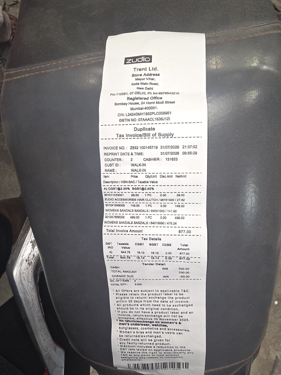 akm9945's tweet photo. @zUdio @TataCompanies Invoice No: Z832 100145719
#Zudio #CustomerService #BadExperience #Tata #Delhi #MayurVihar https://t.co/PPkwwj8aKA