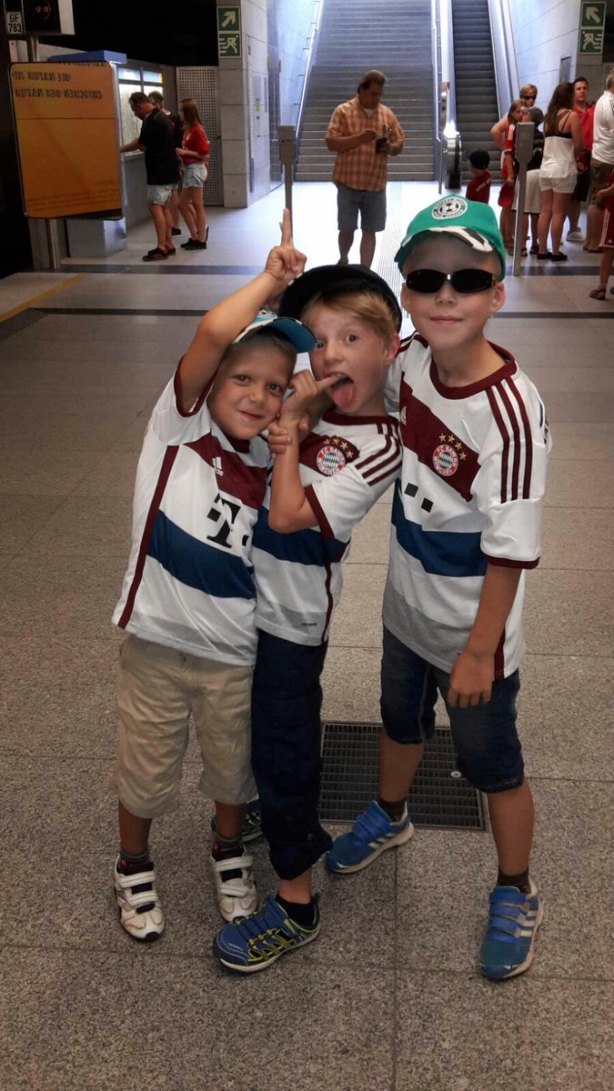 ShadeGamingW's tweet photo. Bin HSV Fan schon seitdem ich denken ka-  

oh..

#HSV https://t.co/6xJKFMgD2h
