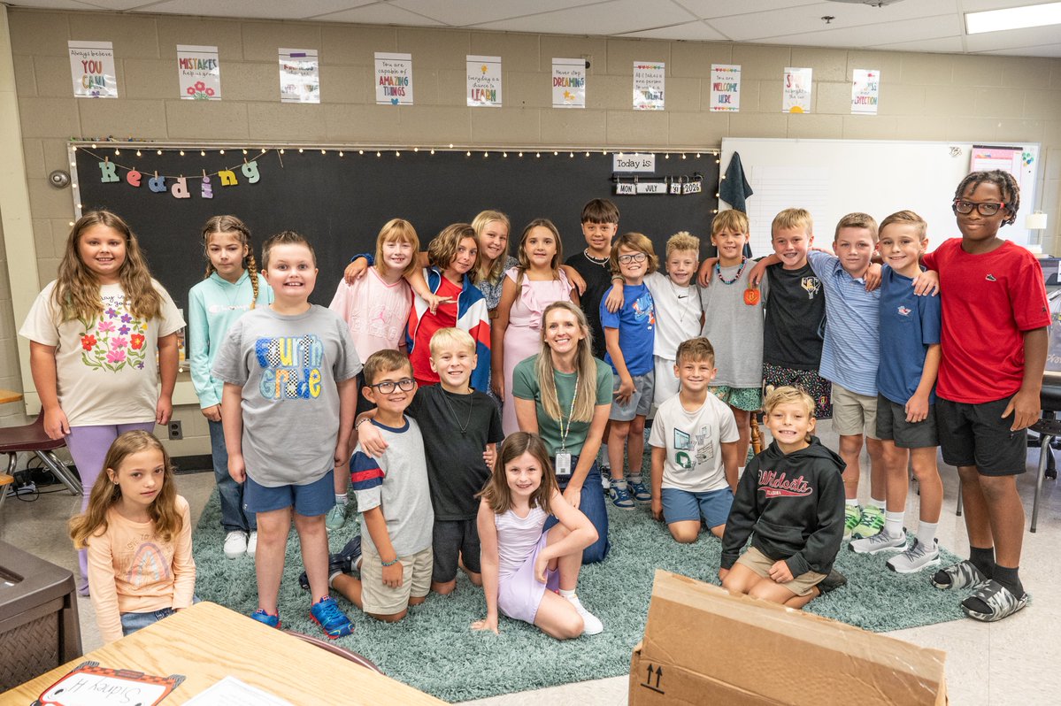 TCSPublic's tweet photo. Here are just a few more photos from a wonderful first day of school! #TCSNextLevel! https://t.co/GlM9GRyFup