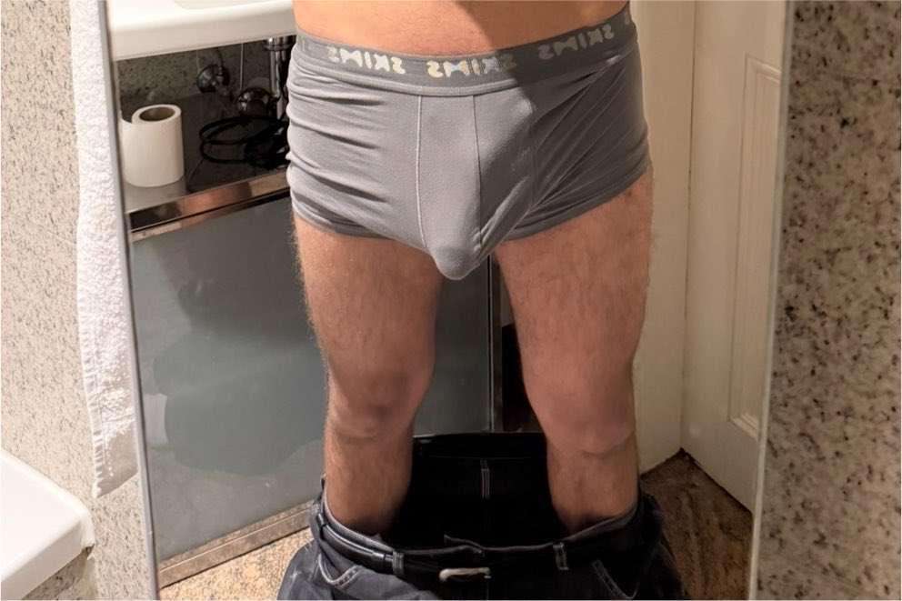jakeshowsoff's tweet photo. my first post and my bulge is already bulging https://t.co/AKrZRykM8F
