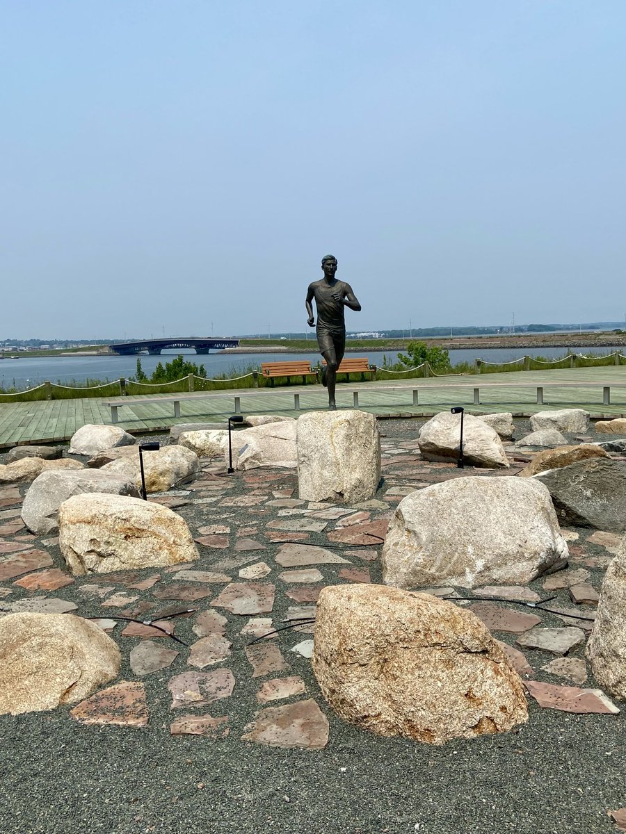 PEISportsHall's tweet photo. The great M’ikmaq long distance runner Michael Thomas (PEISHOF 1980) is forever remembered with a statue that overlooks the Charlottetown Harbour on the Stratford Boardwalk.
He was 26th in the 1911 Boston Marathon.
Born in Lennox Island in 1885 and passed away in 1954. https://t.co/jmWVmTt39e