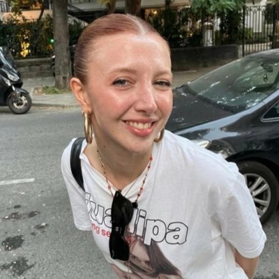 zeyspresso's tweet photo. içinde bulunduğu grubun adının hakkını veren mina solak https://t.co/TNcblyL0WS