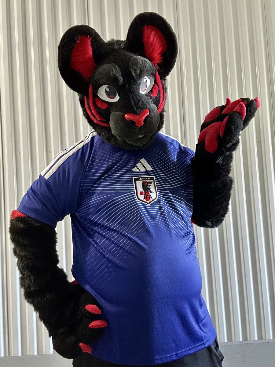 TheeBowZ's tweet photo. 🐯💁‍♂️

🪡: @ClownCarCritter 
#fursuitfriday https://t.co/IAlTfr5r4W