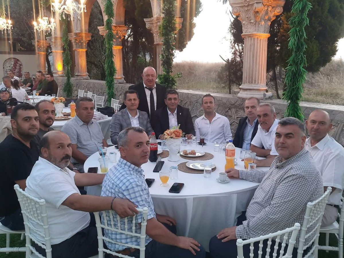 UCMSGenelMerkez's tweet photo. 📍 Zonguldak

Genel Başkanımız Dr. Kenan Çalışkan ve Genel Sekreterimiz Musa Yeşil, Ankara 2 No'lu Şube Başkanımız Taşkın Karaşah'ın kıymetli oğlunun Zonguldak’ta düzenlenen düğün merasimine katılarak Karaşah ailesinin mutluluğuna ortak oldular.

Genç çifte bir ömür boyu sağlık, huzur ve mutluluk diliyor; kurdukları yuvanın hayırlara vesile olmasını temenni ediyoruz.