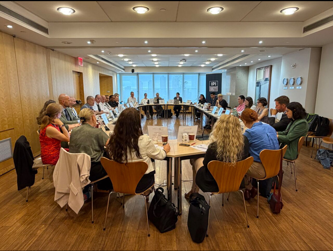 GSSLab's tweet photo. GSS Lab members Dr. Sabrina Karim, Dr. DeAnne Roark, Dr. Hatti Sellers, and Janna Solomon attended two days of collaborative discussion sessions in #NewYorkCity, capped by a roundtable with policy and military advisors about how this evidence can best propel institutional change. https://t.co/dBVAIPIuOi