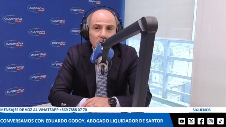 RoContrerasL's tweet photo. Eduardo Godoy en @Cooperativa:
- Directorio actual permanence hasta el 3/9, como mínimo 
-  Se juntará con Casa de Estudios para velar por sus exigencias
-  El 63 por ciento de AA se venderá como paquete, idealmente
-  Proceso de venta se extenderá hasta -por lo menos- enero 2027 https://t.co/3XxmiggcB8