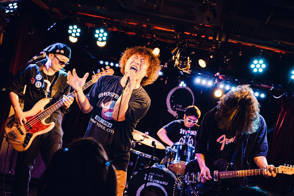 SHAKUmamabu's tweet photo. 今日も良い夜でした！

新曲「フリーバード」は今後ライブのメイン曲になって行くと思います。

ブルボンズ、夜スト、レーナードスキナードに続き世界で4番目のフリーバードです。知らんけど。

また遊ぼーねー！ https://t.co/Arug5f0bYW