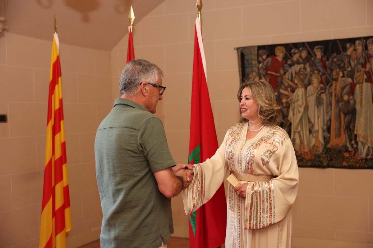 MaEnGirona's tweet photo. نظمت القنصلية العامة للمملكة المغربية بجيرونا  حفل استقبال بهيج تخليدا للذكرى السابعة والعشرين لتربع صاحب الجلالة الملك محمد السادس، نصره الله و أيده، على عرش اسلافه الميامين. https://t.co/VjYgeTsPKI