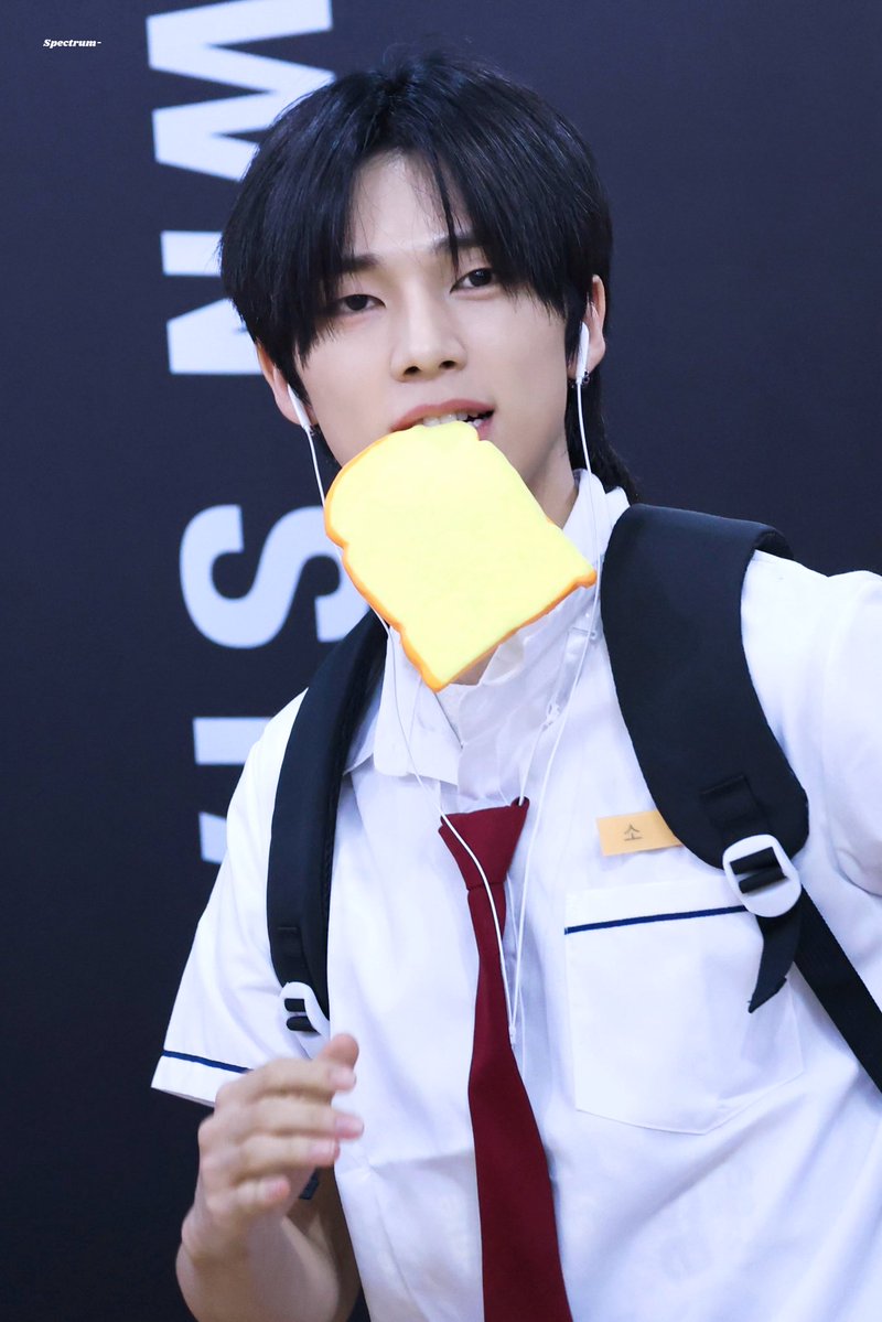 Spectrum_0913's tweet photo. 260731 🍞🎒

#SOGEON #소건 #ソゴン 
#NEXZ #넥스지 #ネクスジ https://t.co/OtBfqKlQLo