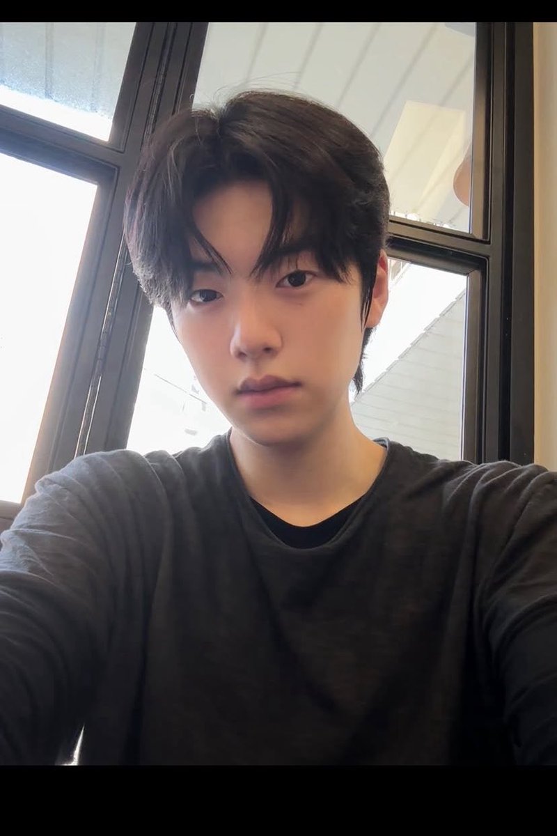 arinies22's tweet photo. I WASN’T EXPECTING A WOOYEOL UPDATE TODAY! Looking this handsome should be illegal and summer really suits him😭. My delulu brain is already asking, did you two hang out today? 🤡 Still manifesting a one frame Wooyu moment someday but thanks for making my weekend❤️ #heartsignal5 https://t.co/oP94Vknvjg