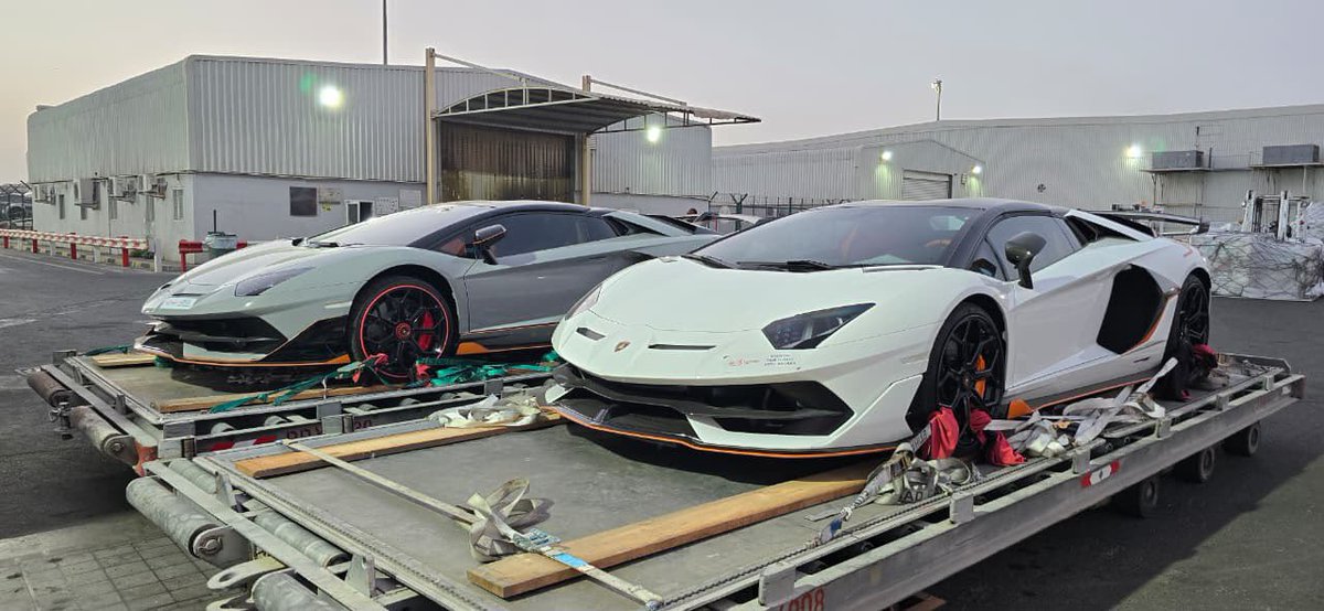 realwolog's tweet photo. Personally I like this Jeffrey Benson SVJ pass Habby own o, the white too sharp!🤍

Shey i no go start Forex like this? 😭🔥 https://t.co/TtvYOgWriT