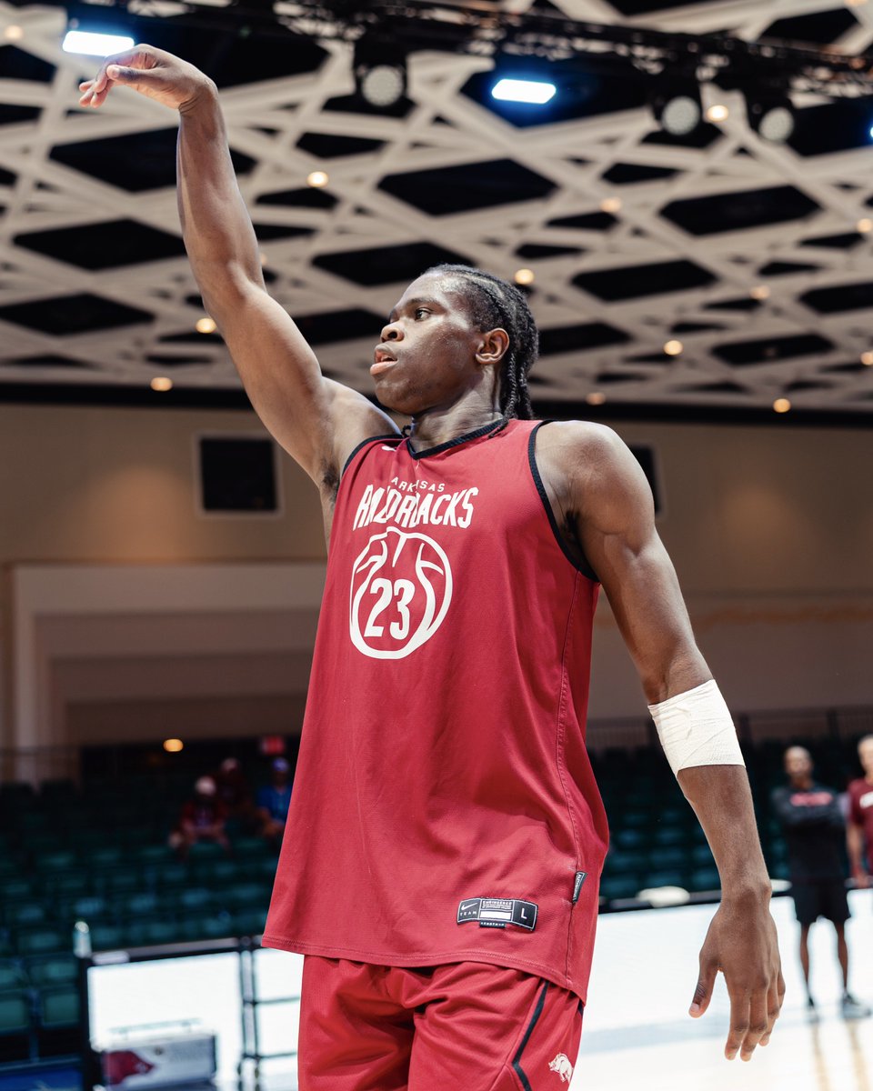 RazorbackMBB's tweet photo. Hogs play basketball today. 🔥

Razorbacks vs. The Bahamas National Team
🕕 6PM CT on FloSports https://t.co/mvX3Y8rVp4
