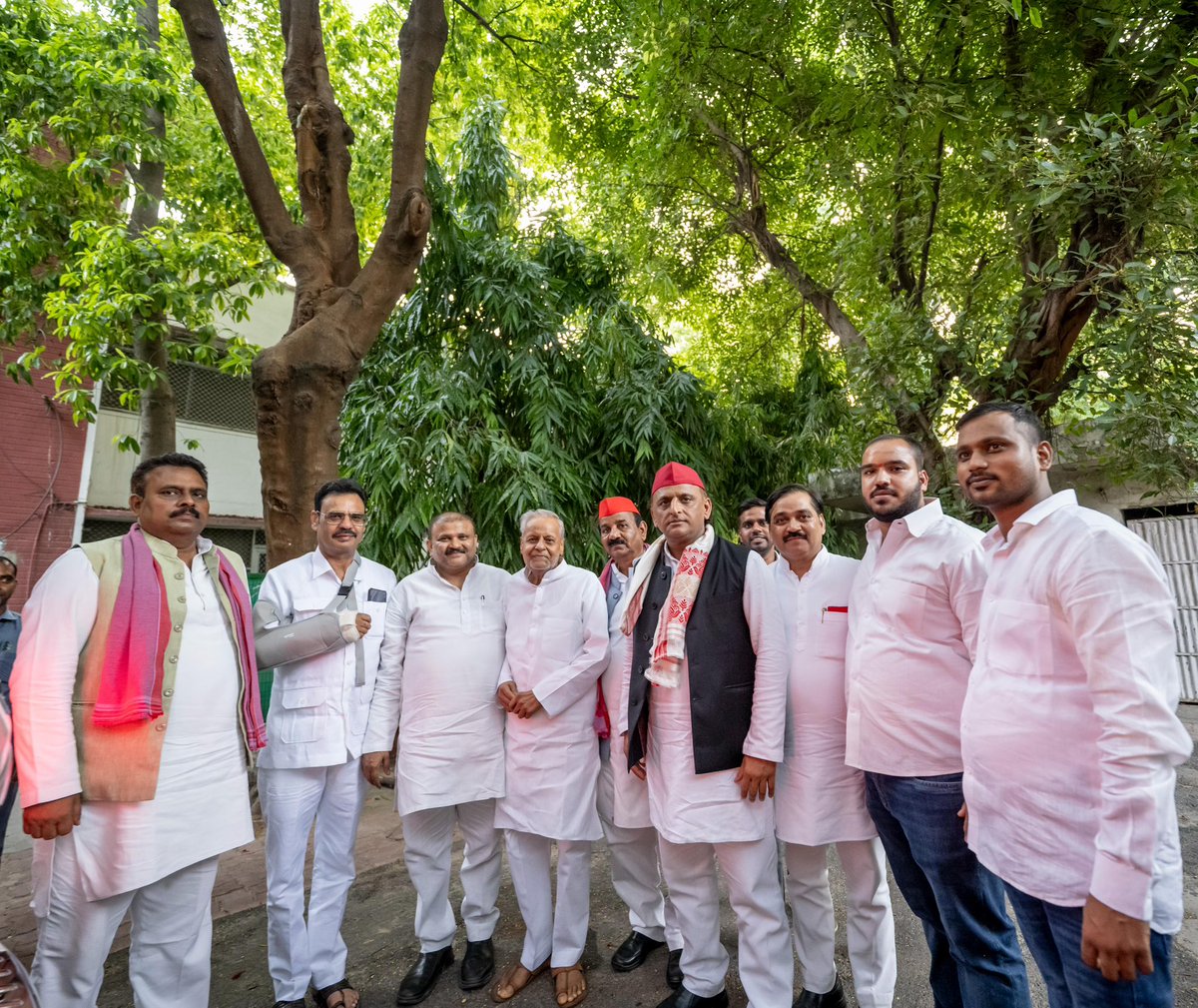 yadavakhilesh's tweet photo. @ लखनऊ https://t.co/Oiue7xs7pi
