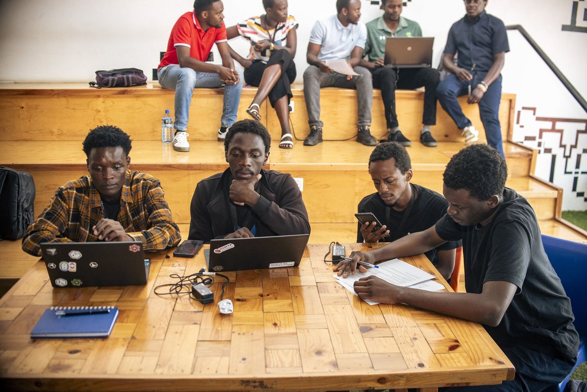 LakeHub's tweet photo. @Zone01Kisumu @CopernicusEU @odedejames @KijaniSpace @EUinKenya Team KilimoClick came up with a platform that provides actionable insights on soil, terrain, and weather​ for smarter,​ sustainable farming in the Lake​ Victoria Basin​ 

Read more about their thinking here 👉 https://t.co/CdKsr73bki

#Kijanispace https://t.co/Z6sjQZoTic
