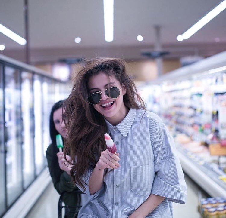 Raregirlv's tweet photo. Essas fotos só me lembra da época tumblr que tentavam imitar as fotos dela https://t.co/8YDvFG9YoB