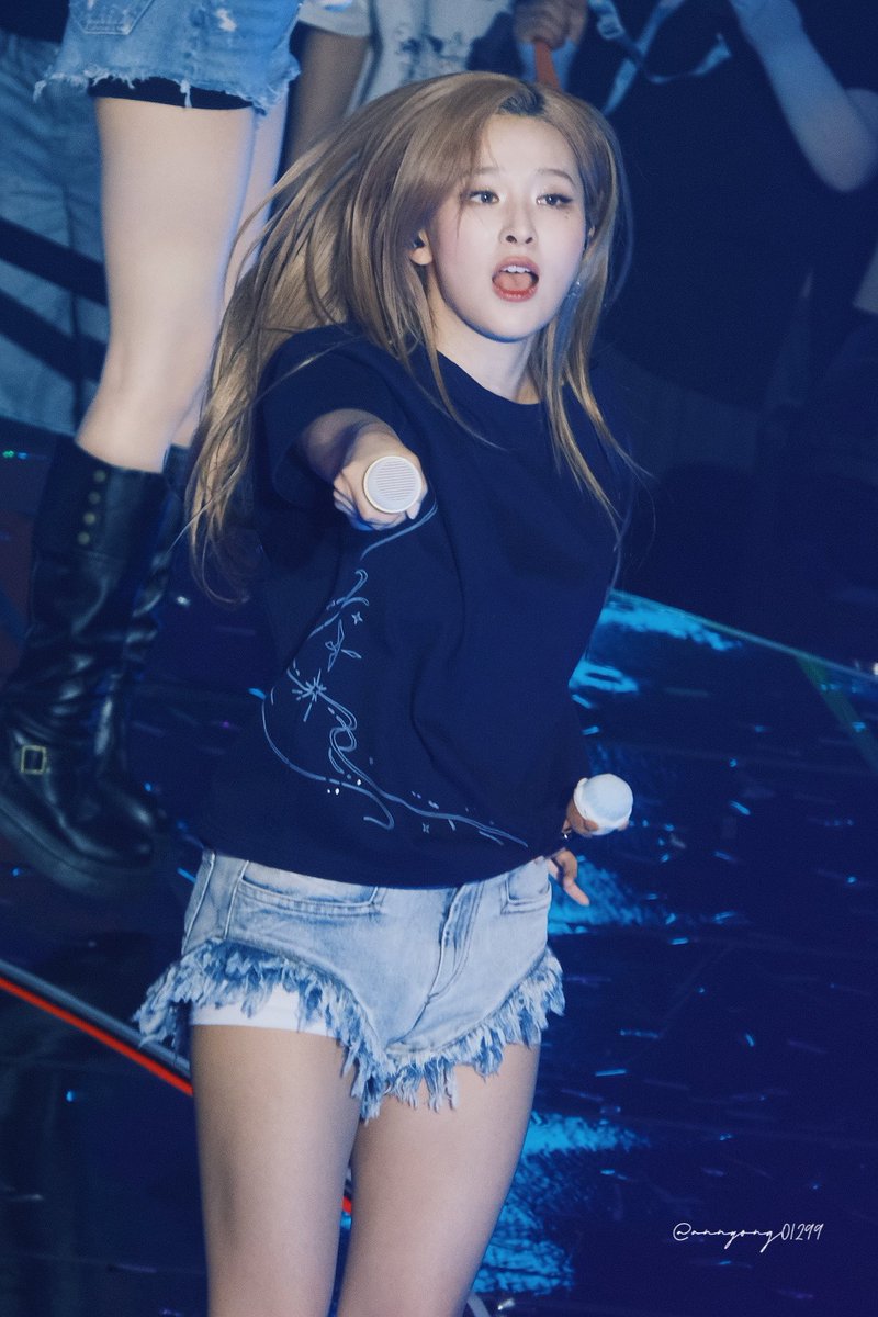 annyong01299's tweet photo. 사자가 왔다! 
260731 팬콘
#슬기 #레드벨벳 #SEULGI #RedVelvet https://t.co/CsYhoU0LI8