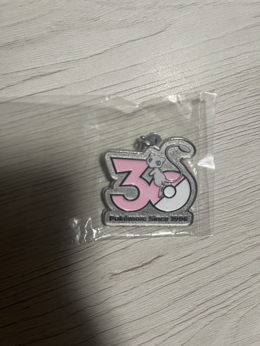 SPEC64971702's tweet photo. 【交換】ポケモン 30周年 メタルチャームマスコット 

【譲】画像1.2

【求】画像3.4の赤丸

郵送希望です。
優先度　ピカチュウ>ギラティナ>その他

よろしくお願いします。 https://t.co/QNUhYnWiVM