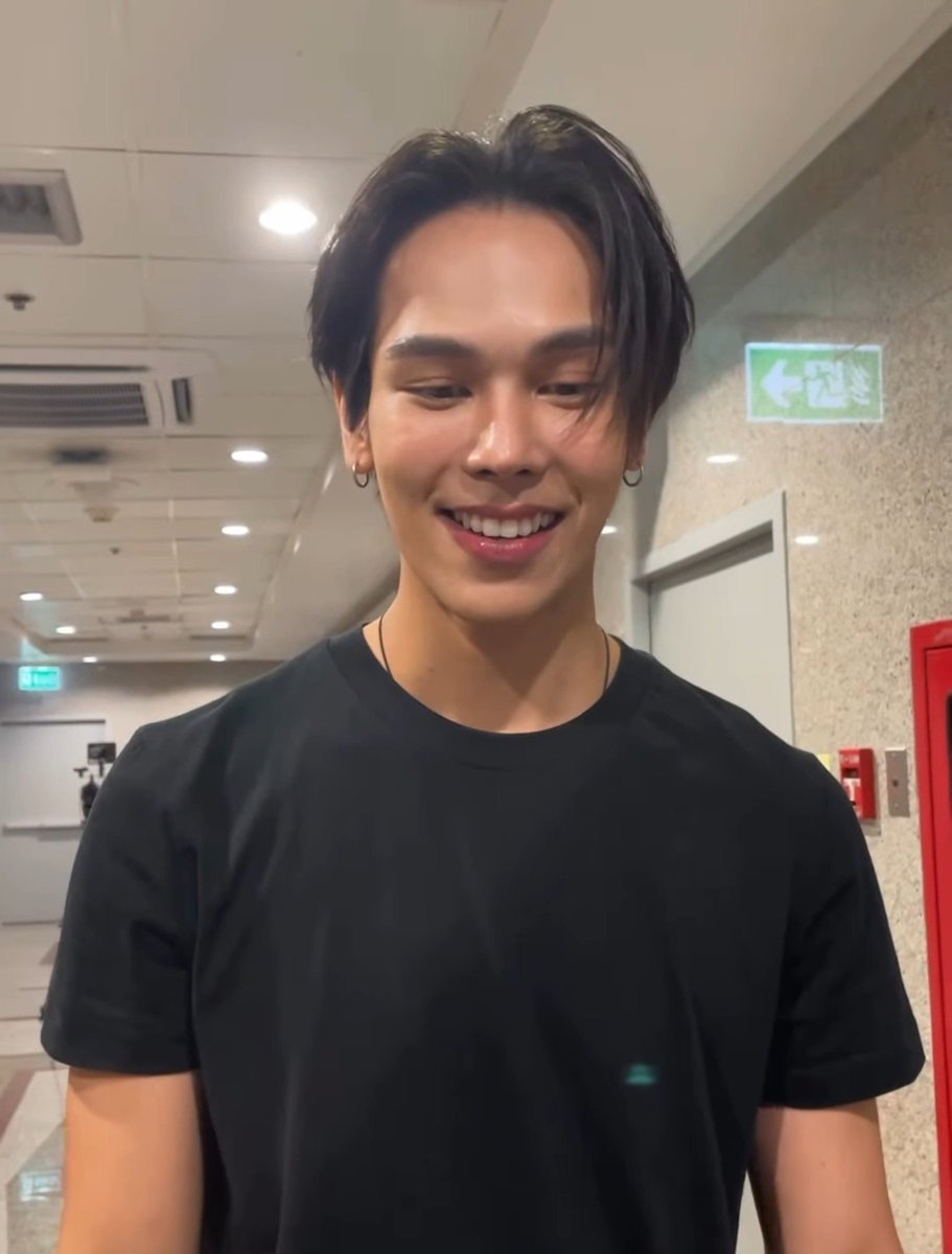 Din2sor_'s tweet photo. หล่อแล้วยังแป๋วอีก โกงเว่อร์ https://t.co/YhvEpPsPKr