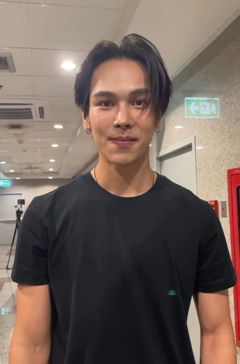Din2sor_'s tweet photo. หล่อแล้วยังแป๋วอีก โกงเว่อร์ https://t.co/YhvEpPsPKr