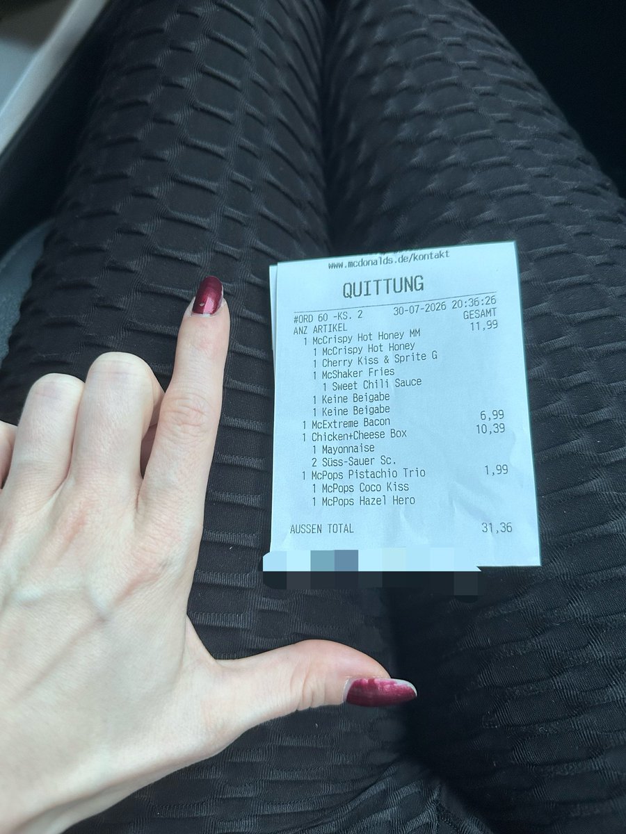 bad69bunny_'s tweet photo. Mein Alpha und ich waren gestern bei McDonald’s.
Haben uns einen Film im Auto angeschaut und dabei gegessen. 🥰
Die Rechnung ist noch zu erstatten. 
https://t.co/708zxNVs0k https://t.co/dV3FOx9Lth