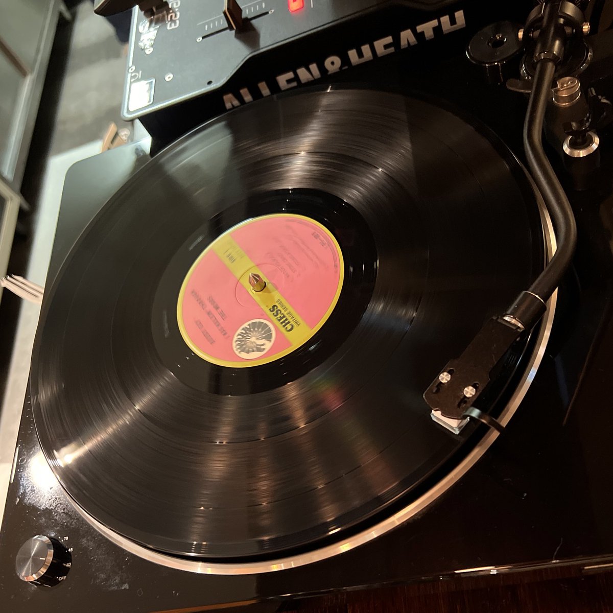 satokomick_'s tweet photo. マスターに、バディ・ガイのレコードをかけていただきました✨
とても贅沢な音楽のひとときを過ごせました。
#BuddyGuy #90thBirthday https://t.co/kNSBxH3XKB