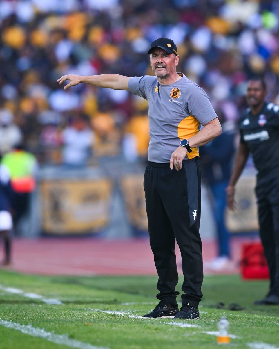 Tobisani1's tweet photo. I cannot wait to watch my beloved team tomorrow. We need to take all three points. I love this brand. All the best to our coach ♥️✌️ https://t.co/JnQwSQp5cy