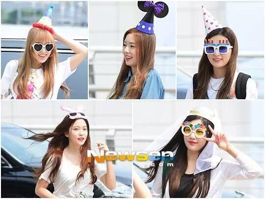 revevante's tweet photo. look at them at their 1st anniversary, now we are celebrating their 12th 🥹

12 YEARS OF HAPPINESS WITH RED VELVET 
#함께라서더행복한레드벨벳12주년
#LivingTheReVeWithRV https://t.co/x7SQaH9SMP