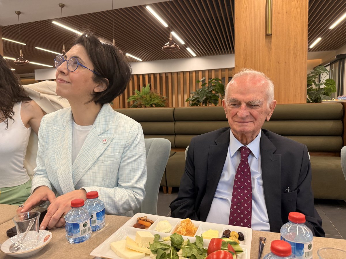 KK_gonulluleri_'s tweet photo. CHP'de iken CHP'nin iki yakası bir araya gelmemişti. Şimdi onlar düşünsün.. https://t.co/yzBljtF4k7