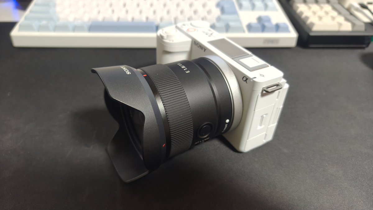 ArchenemyKhaos's tweet photo. 白ボディ(ZV-E10M2)に白レンズ(SIRUI Sniper) かっこよすぎる！これがしたくて買ったまであるwたまらん🤤白白が出来るのはEマウントだけ！(多分)
SONY純正超広角もカッコいいけど黒ボディも欲しくなる😆
さて何を撮りに行こうかな？

#SONY
#SIRUI
#ZV E10M2 https://t.co/BH3k7Re8XJ