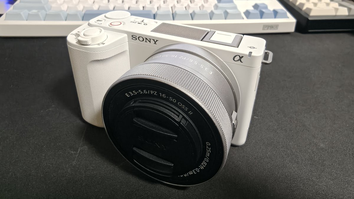 ArchenemyKhaos's tweet photo. 白ボディ(ZV-E10M2)に白レンズ(SIRUI Sniper) かっこよすぎる！これがしたくて買ったまであるwたまらん🤤白白が出来るのはEマウントだけ！(多分)
SONY純正超広角もカッコいいけど黒ボディも欲しくなる😆
さて何を撮りに行こうかな？

#SONY
#SIRUI
#ZV E10M2 https://t.co/BH3k7Re8XJ